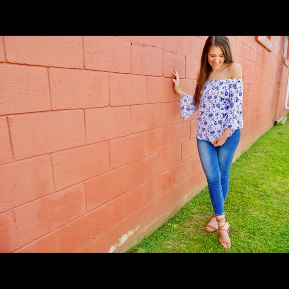 ❌❌ SOLD: Floral Cold Shoulder Blouse - Picture 2 of 6